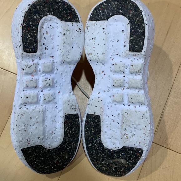 Nike Women Crater Impact Pollen Volt
Size 9 1/2
Yellow and Coral In color - Picture 3 of 6